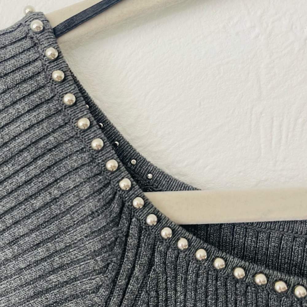 H&M SWEATER TOP - Picture 2 of 4